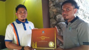 Dinas Kebudayaan Provinsi Riau menyerahkan file digital Sertifikat Warisan Budaya Tak Benda Riau ke Dispusip Kota Pekanbaru