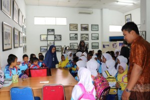 TK Islam Terpadu Al Mahira berkunjung ke galery arsip Dispusip Pekanbaru